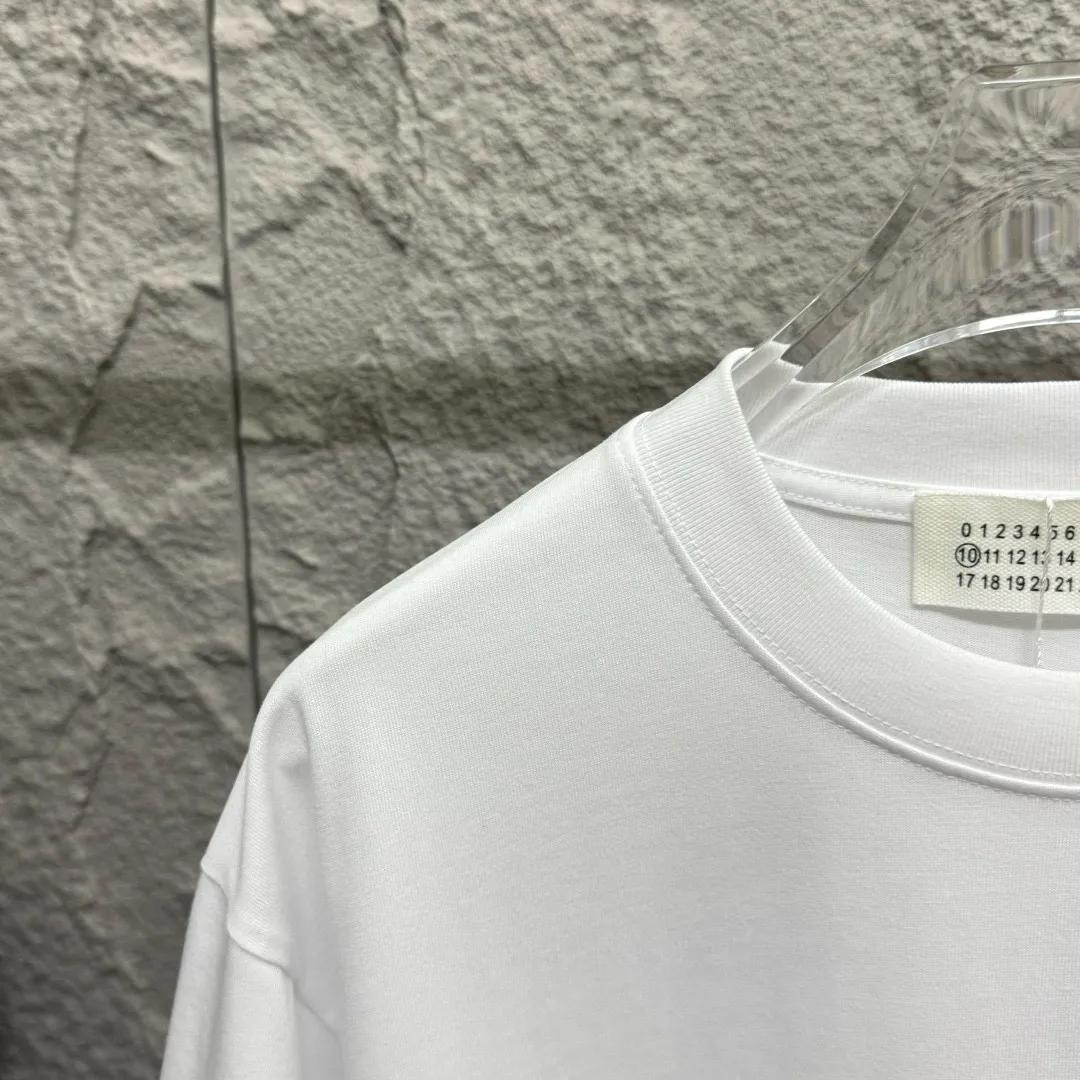 MM 6 *2025 New Arrival Classic T Same Style ：Black White Size： S （90-130 ） M （120-150 ） L （140-165 ） XL （160-180 ） XXL （180-210 ）